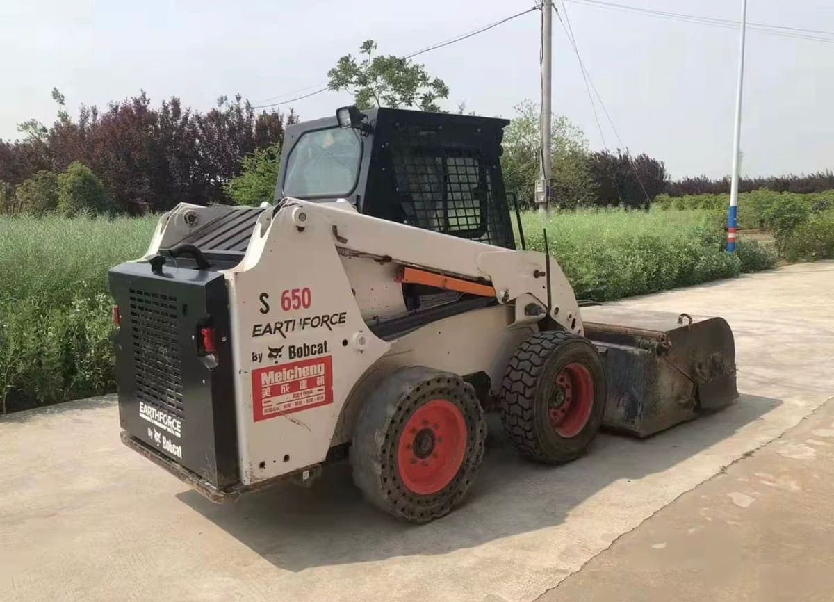 Bobcat S650 skid steer